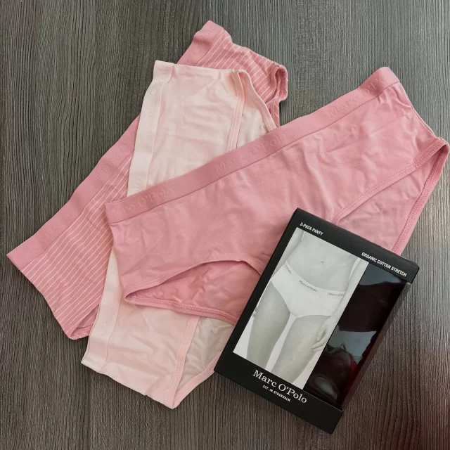 Ideaal kleurtje voor onder de lichte 
shortjes en rokjes
95/5 katoen-elastan! 
3 voor 35€
#ikbenfan #katoenenslips #hipster